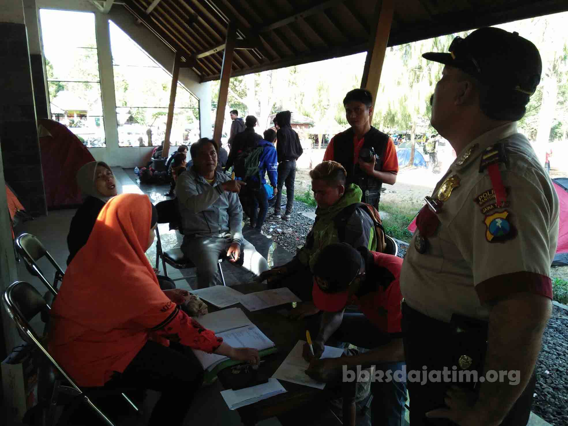 Sosialisasi Dan Pembinaan Pramuwisata Di TWA Kawah Ijen