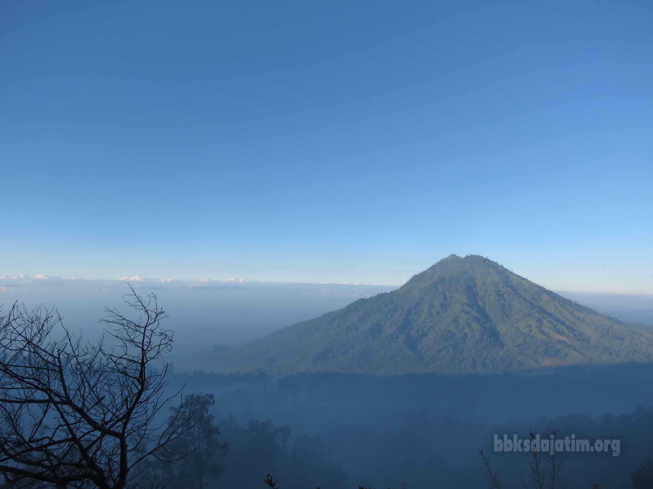 Pesona Dibalik Jalur Pendakian Kawah Ijen