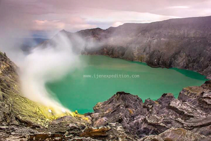 Gas Belerang Turun, Kawah Ijen Ditutup
