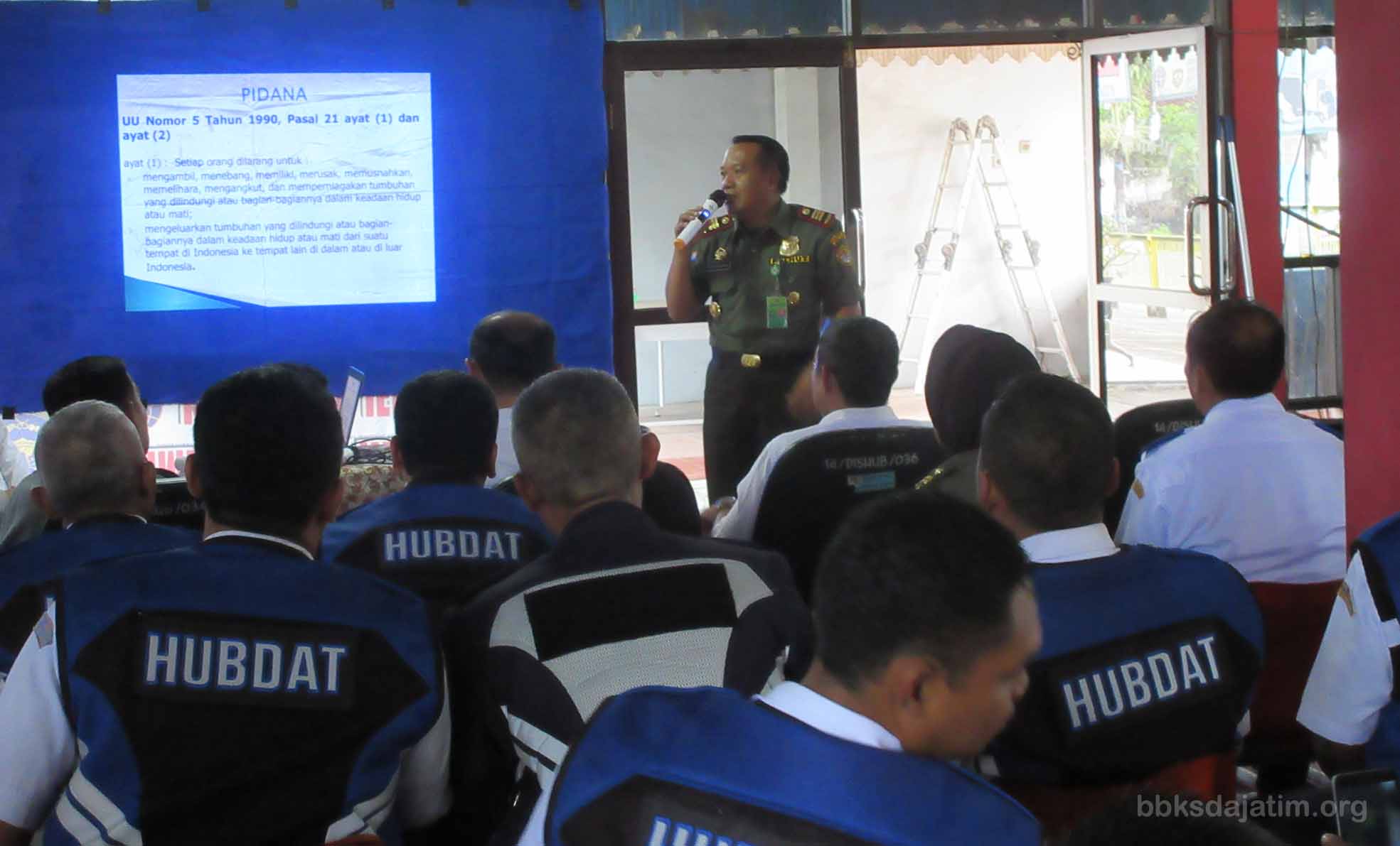 Sosialisasikan Peredaran Satwa Liar, BBKSDA Jatim Satroni Terminal Jember