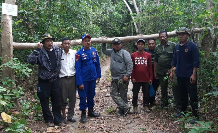 RKW 11 Pulau Bawean Tutup Akses Jalan Dalam Suaka Margasatwa