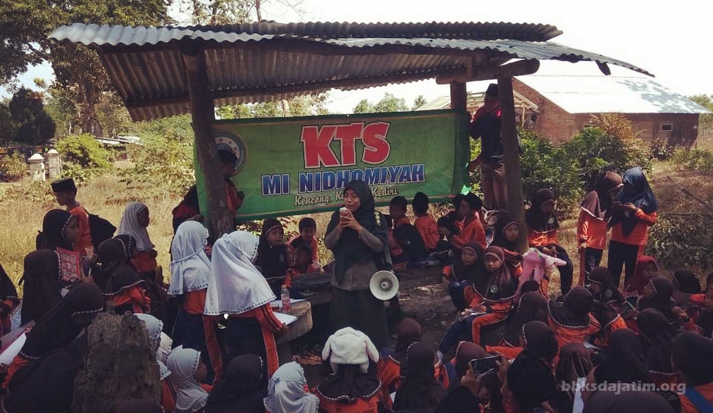 Ratusan Murid Ngluruk Cagar Alam Manggis