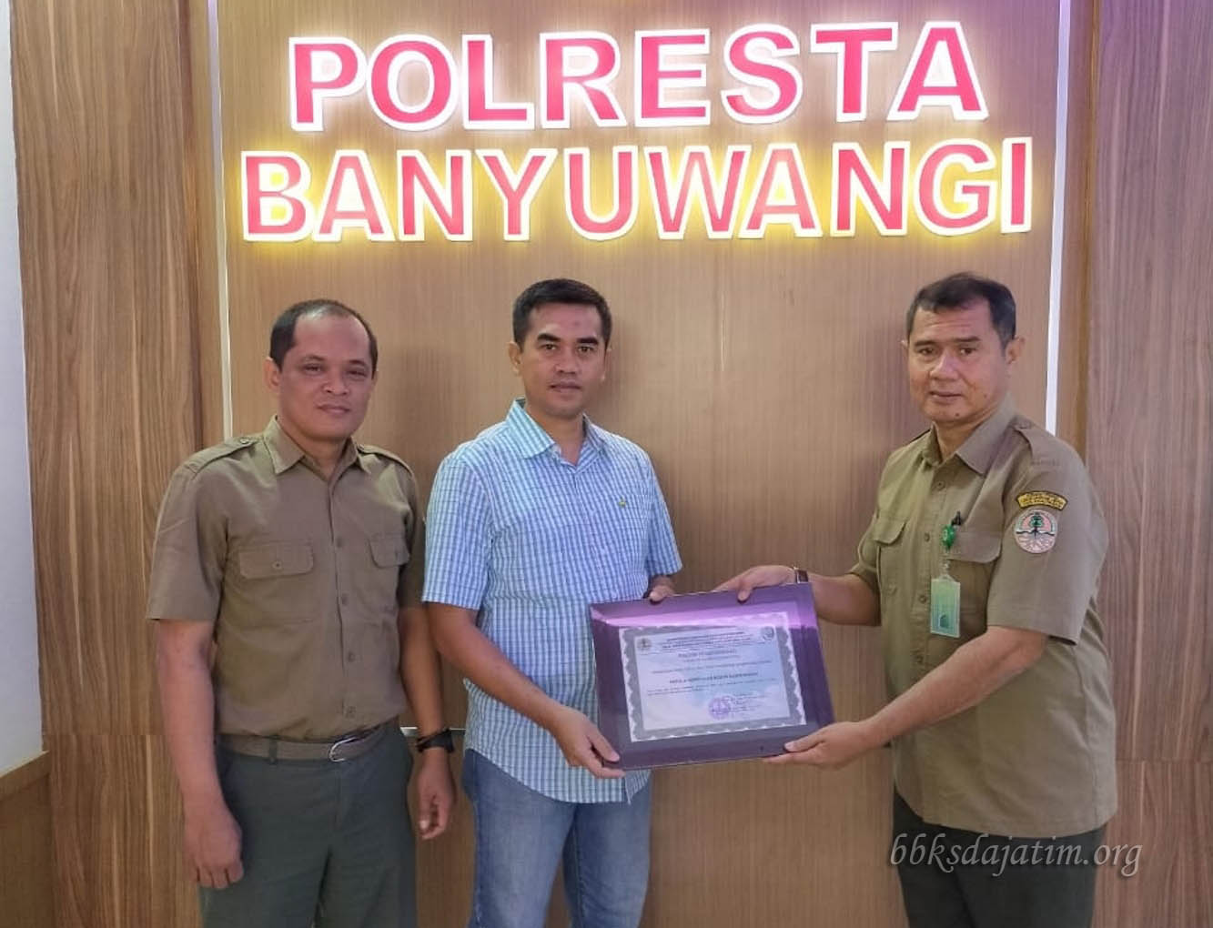 BBKSDA Jatim Berikan Piagam Penghargaan Ke Berbagai Pihak