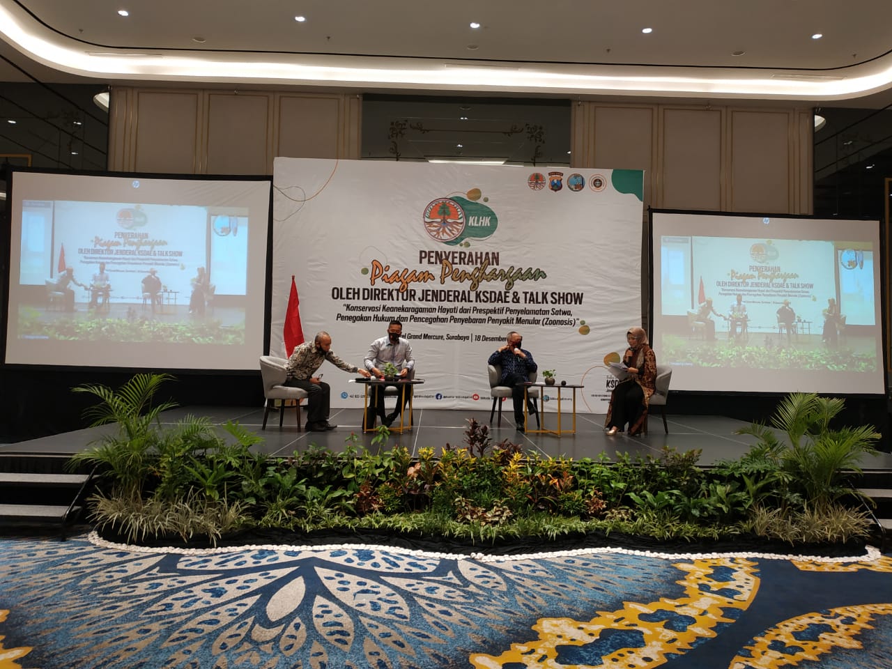 Penyerahan Piagam Penghargaan Oleh Dirjen KSDAE