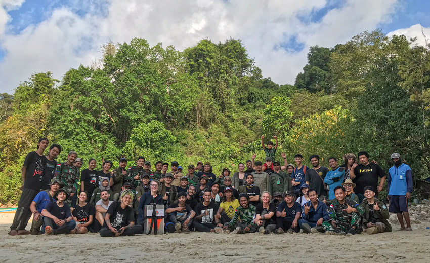 Puluhan Ekor Monyet Dilepasliarkan Di Nusa Barung