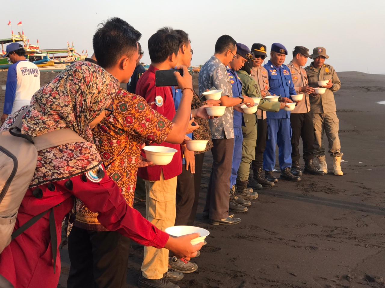 BBKSDA Jatim Lepasliarkan Tukik di Pantai Nyamplung