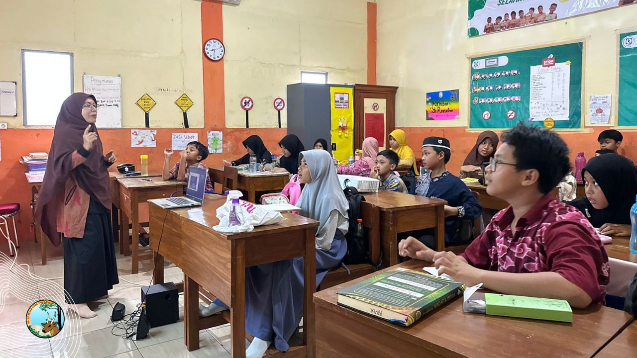 Kunjungi Sekolah, Rimbawan BBKSDA Jatim Ajarkan Pelestarian Alam