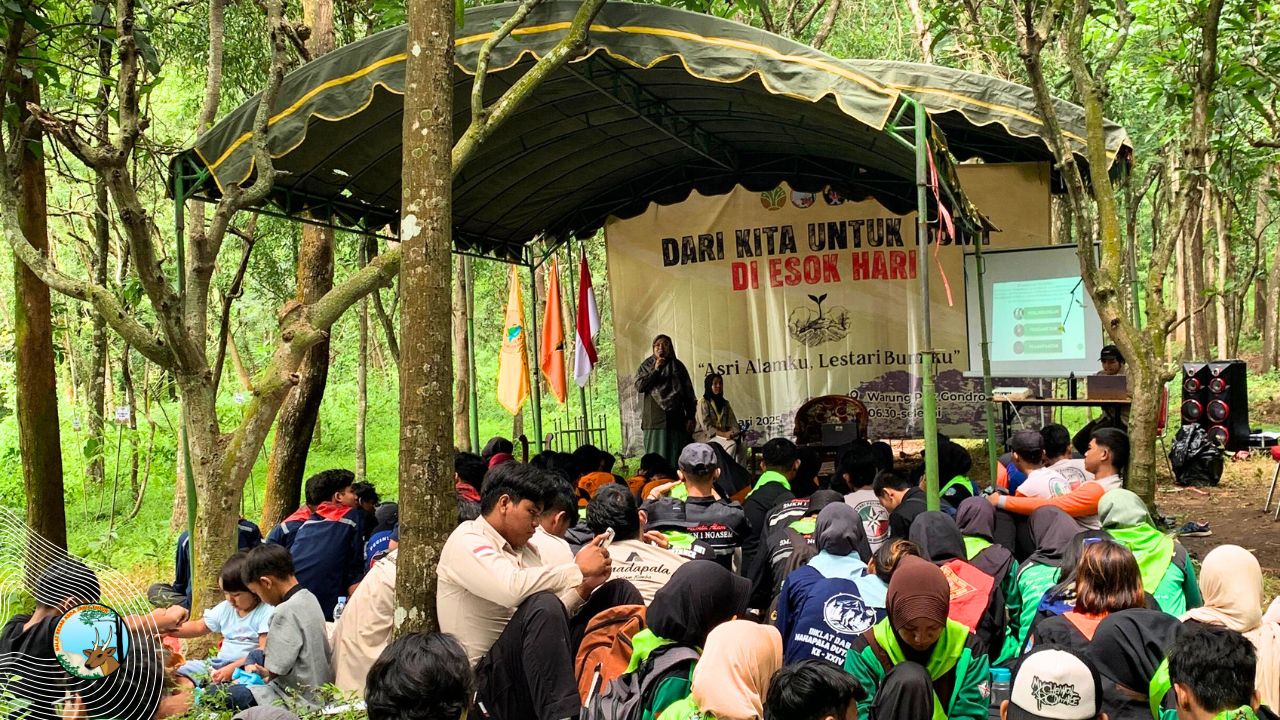Belajar Konservasi di Bawah Rindang Mahoni