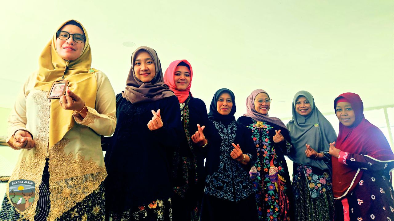 Kebaya, Warisan Budaya Sarat Makna, Pembakar Semangat Bagi Penjaga Hutan