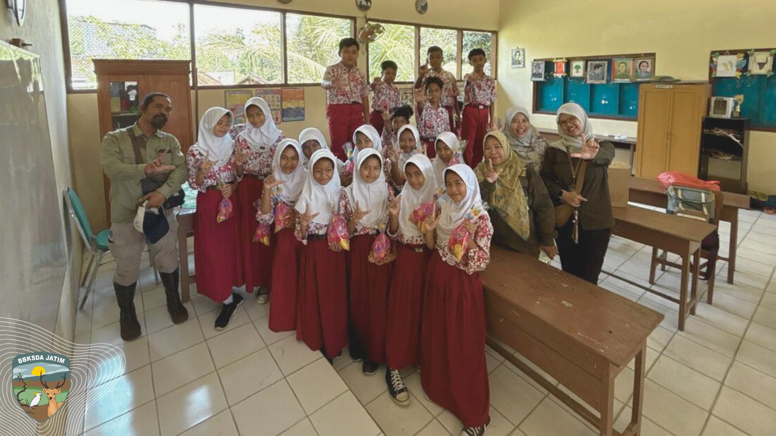 Menanam Benih Konservasi di Sekolah Pinggir Hutan Cagar Alam Gua Nglirip