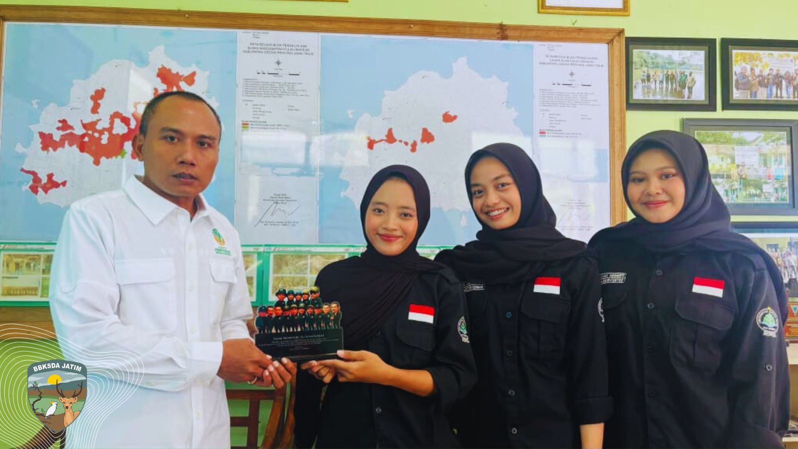 Rimba Bawean Menguji 3 Mahasiswa Sarjana Terapan Pengelolaan Hutan - UGM